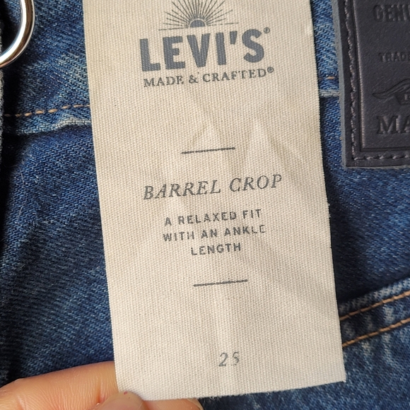 NEW LEVI'S Barrel Women's Jeans Sise 25 Medium Blue Slightly Curvy Shape - Picture 5 of 9